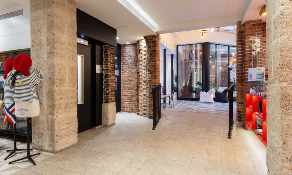 Interior circulation area of Hotel 34B Astotel leading to common areas.