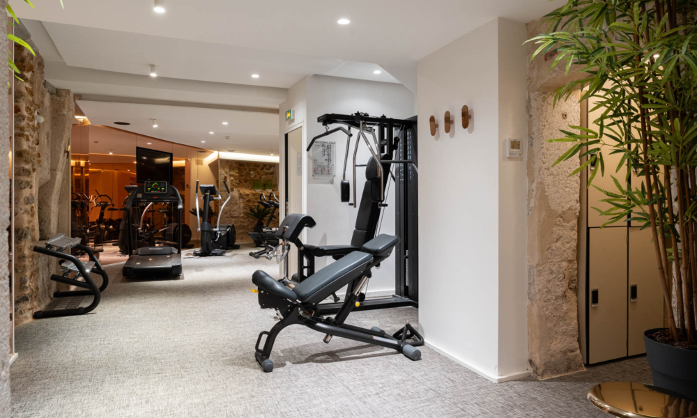 Fitness room at the Hotel 34B Astotel.